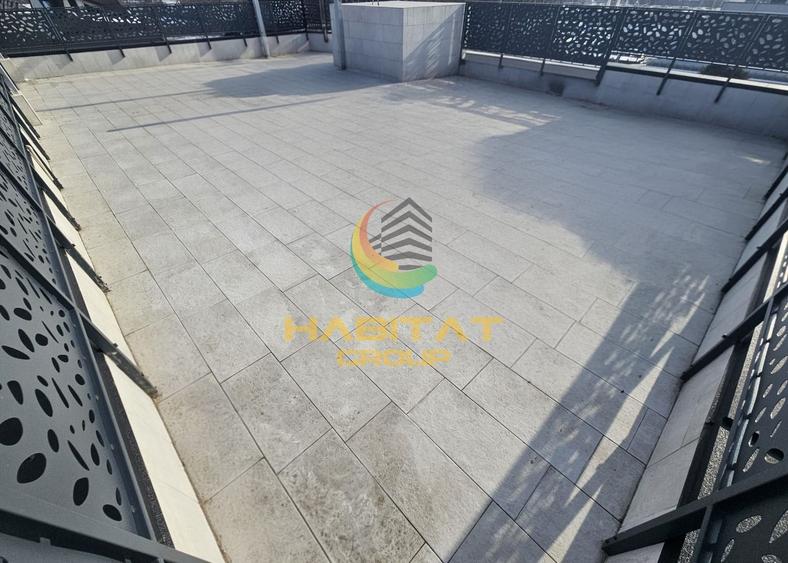 Penthouse cu 3 camere semidecomandat în Splaiul Unirii