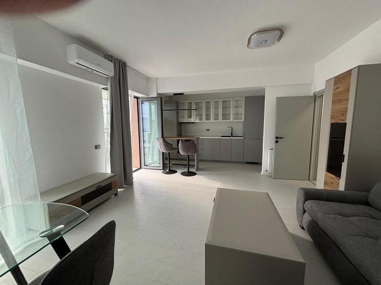 Apartament cu 2 camere semidecomandat, mobilat în Unirii