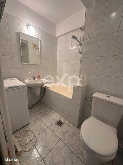 Apartament cu 3 camere semidecomandat în Centrul Civic