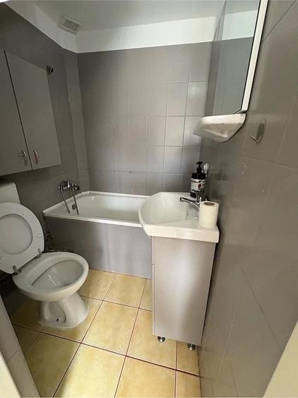 Inchiriez apartament et 4 - 1