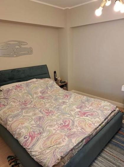 Apartament cu 4 camere semidecomandat în Calea Victoriei