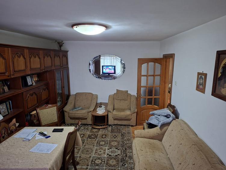 Apartament cu 3 camere decomandat în Popa Șapcă