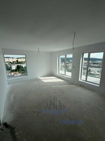 Apartament cu 4 camere semidecomandat în Gheorghe Doja