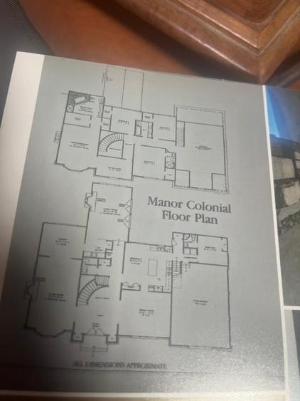 Casă individuală cu 9 camere cu Teren 2350 Mp în Central