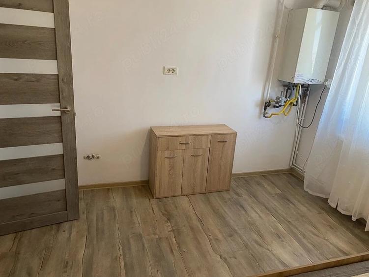 Apartament cu 3 camere semidecomandat în Dâmbovița