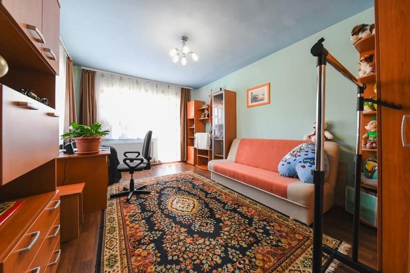 Casă individuală cu 9 camere cu Canalizare în Someșeni