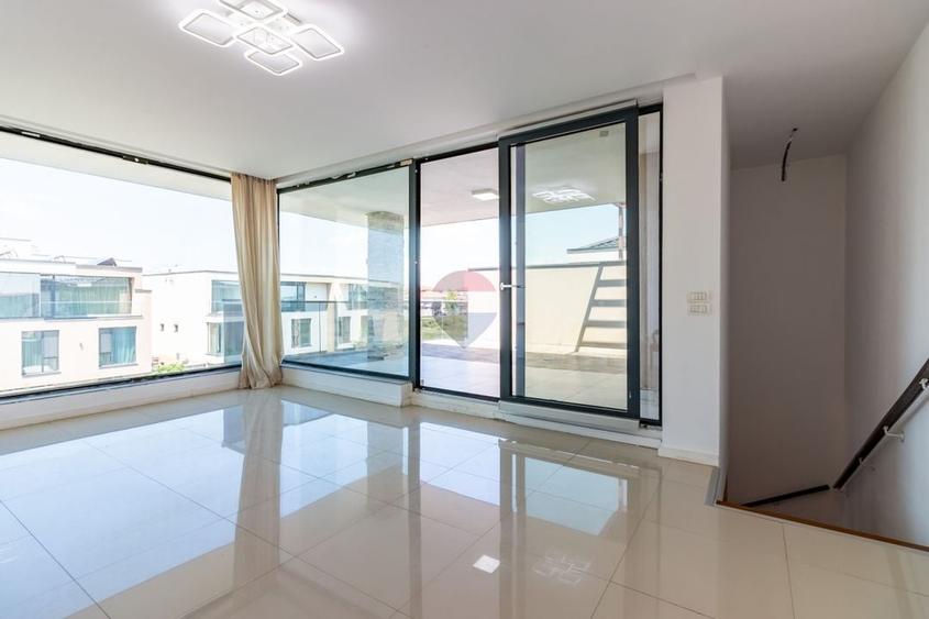 Casă cu 5 camere cu Teren 149 Mp în Est