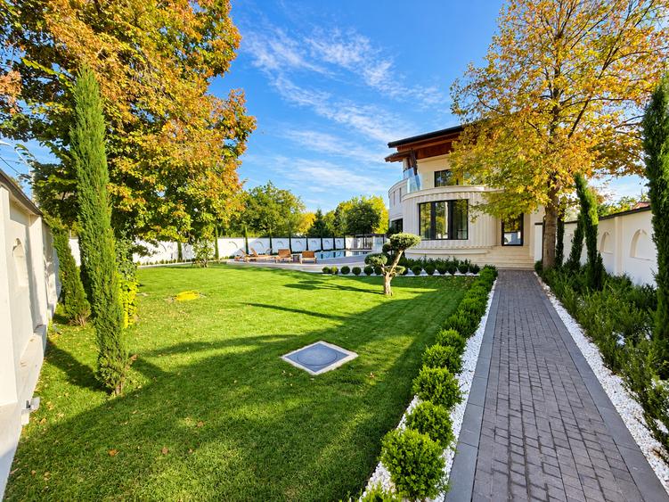 Casă cu 9 camere cu Canalizare în Băneasa