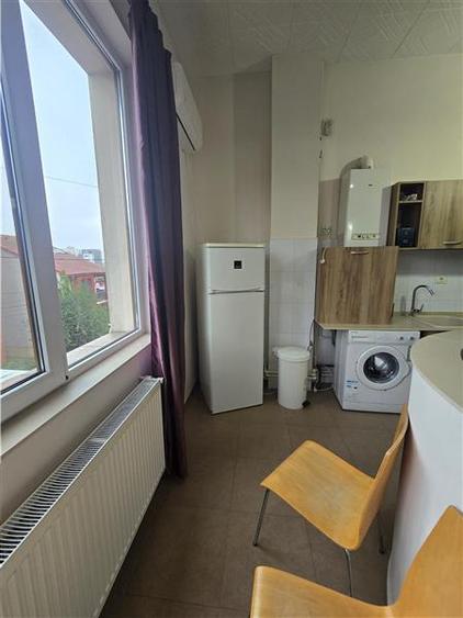 Apartament cu 3 camere decomandat, mobilat în Delfinariu