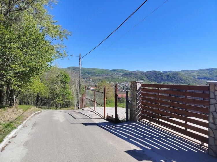 Teren de 1500 mp, în Vlădești