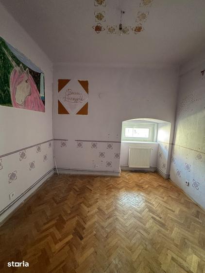 Apartament cu 7 camere în Ultracentral