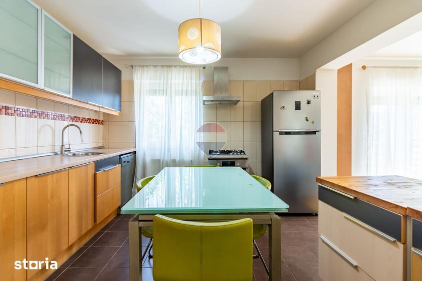 Casă cu 6 camere cu Teren 240 Mp în Corbeanca