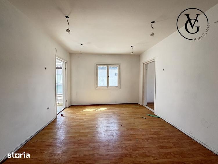 Casă cu 6 camere semidecomandat cu Teren 327 Mp în Central