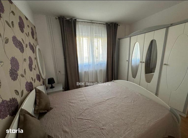 Apartament cu 2 camere semidecomandat, mobilat în Polonă