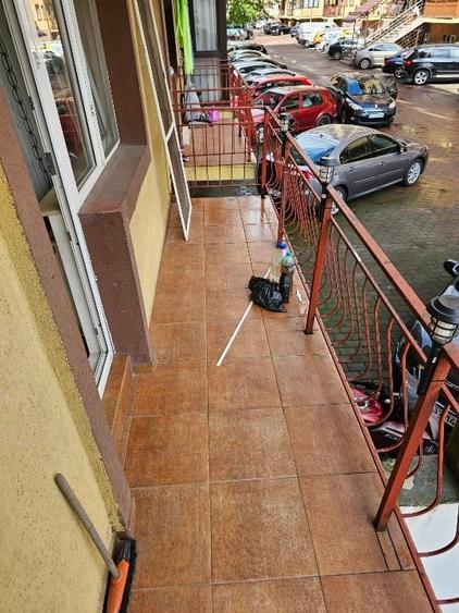 Apartament cu 2 camere semidecomandat, mobilat în Roșu