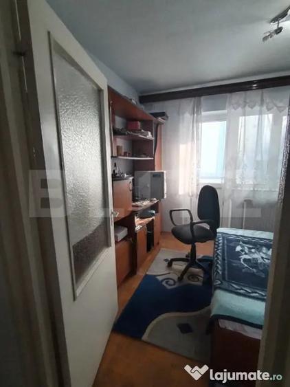 Apartament cu 3 camere decomandat, mobilat în Micro 4