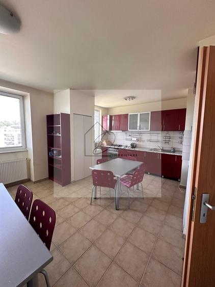 Apartament cu 3 camere decomandat, mobilat în Central