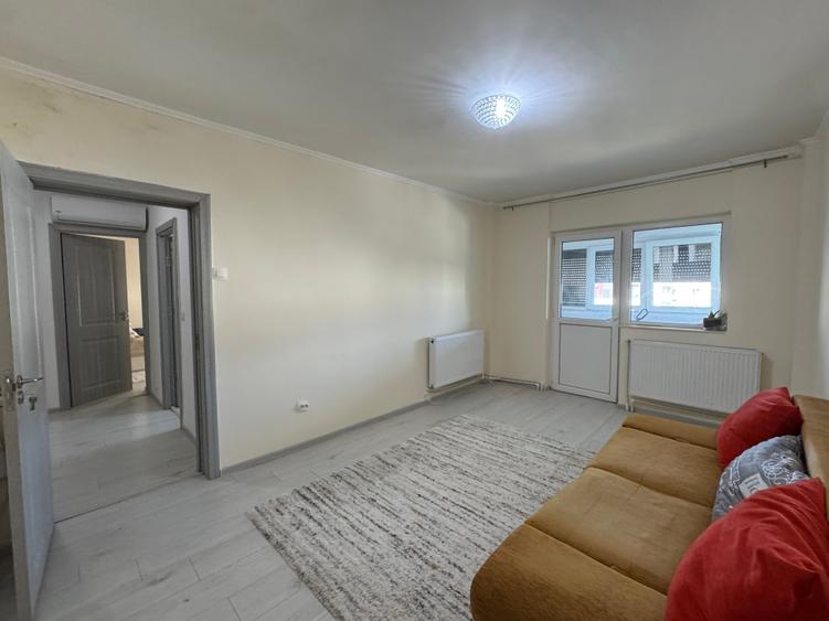 Apartament cu 2 camere decomandat în