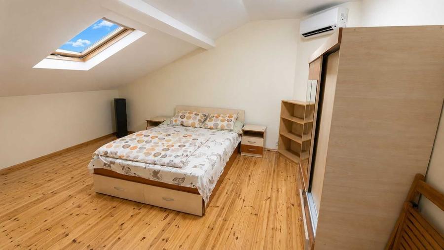 Apartament cu 3 camere semidecomandat în Parcul Carol