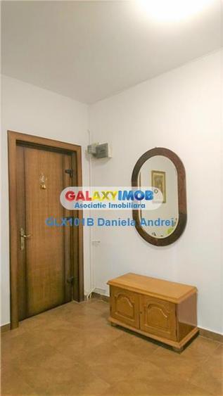 Apartament cu 3 camere decomandat, mobilat în Pajura
