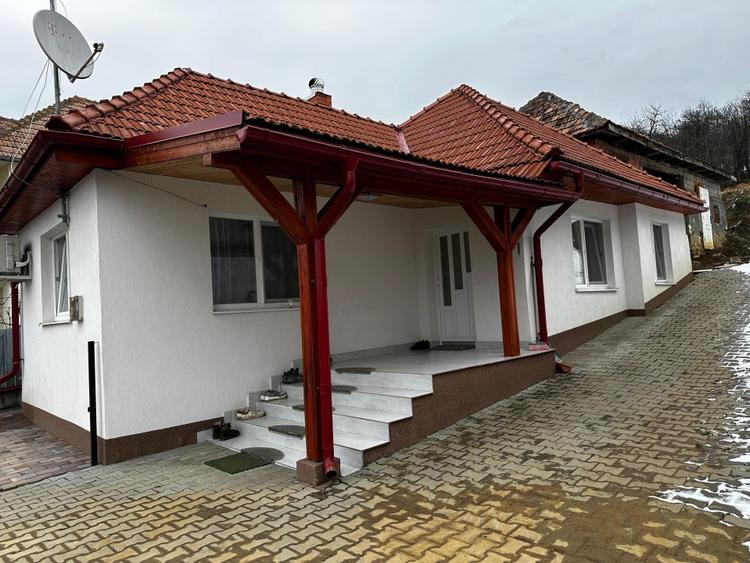 Casă individuală cu 2 camere cu Teren 1000 Mp în Vâlcele