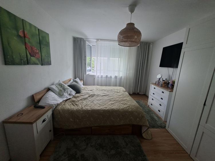 Apartament cu 3 camere decomandat în Precista