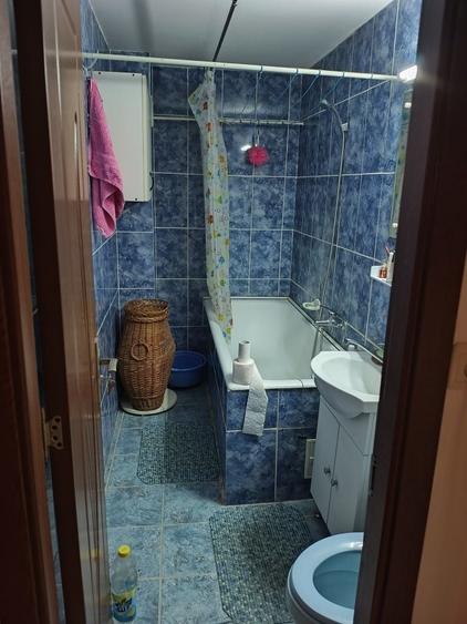 Apartament cu 3 camere decomandat în Vitan