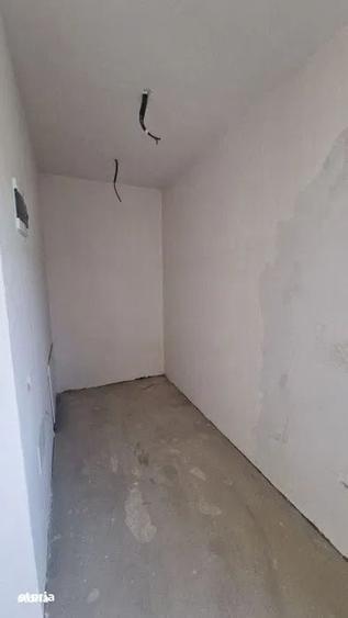 Casă cu 4 camere semidecomandat cu Teren 350 Mp în Jucu