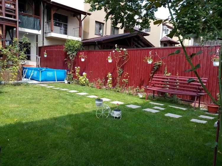 Casă cu 4 camere cu Teren 215 Mp în Roșu