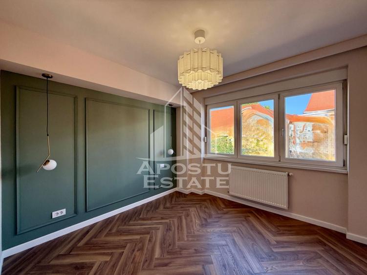 Apartament cu 3 camere semidecomandat, mobilat în P-ța Victoriei