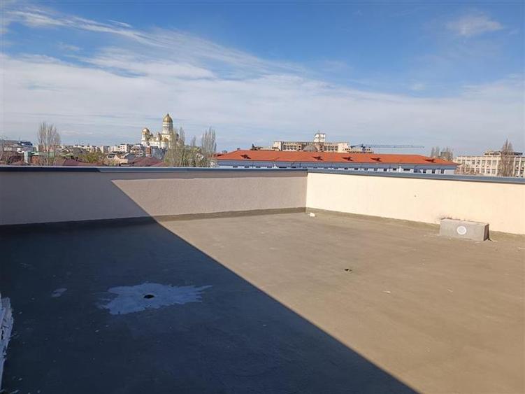 Penthouse cu 3 camere decomandat în Viilor