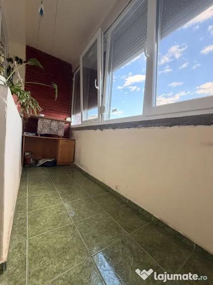 Apartament cu 2 camere decomandat în P-ța Victoriei