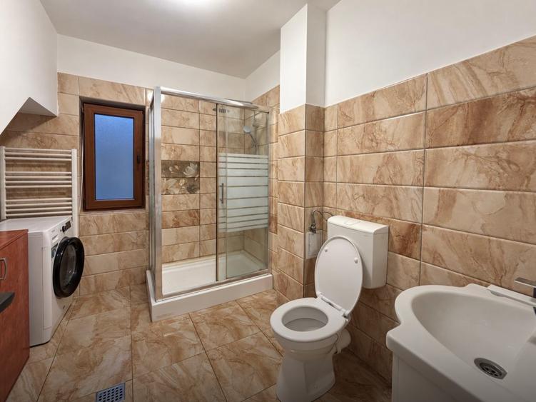 Casă cu 5 camere cu Canalizare în Valu lui Traian