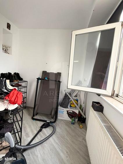Apartament cu 3 camere semidecomandat în Micro 3