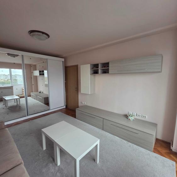 Apartament cu 3 camere decomandat, mobilat în Dacia