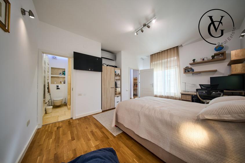 Casă individuală cu 7 camere cu Canalizare în Central