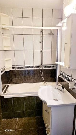 Apartament cu 3 camere decomandat în Florilor