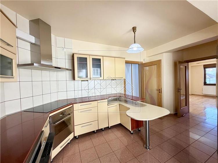 Apartament cu 2 camere decomandat, mobilat în Hipodrom 2