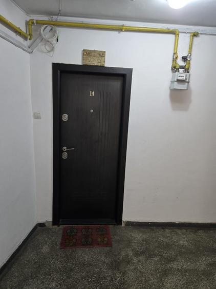 Apartament cu 3 camere semidecomandat, mobilat în Dristor