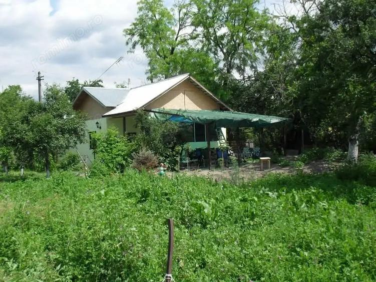 Casă cu 2 camere cu Teren 800 Mp în Gherghița
