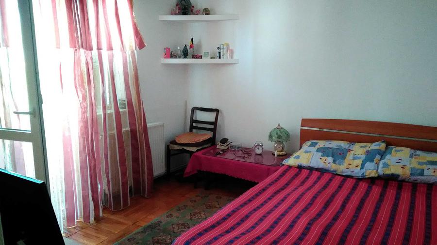 Apartament cu 3 camere decomandat în Lipovei