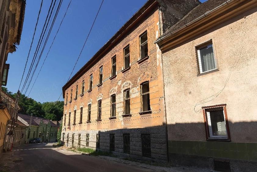 Casă cu Teren 860 Mp în Central