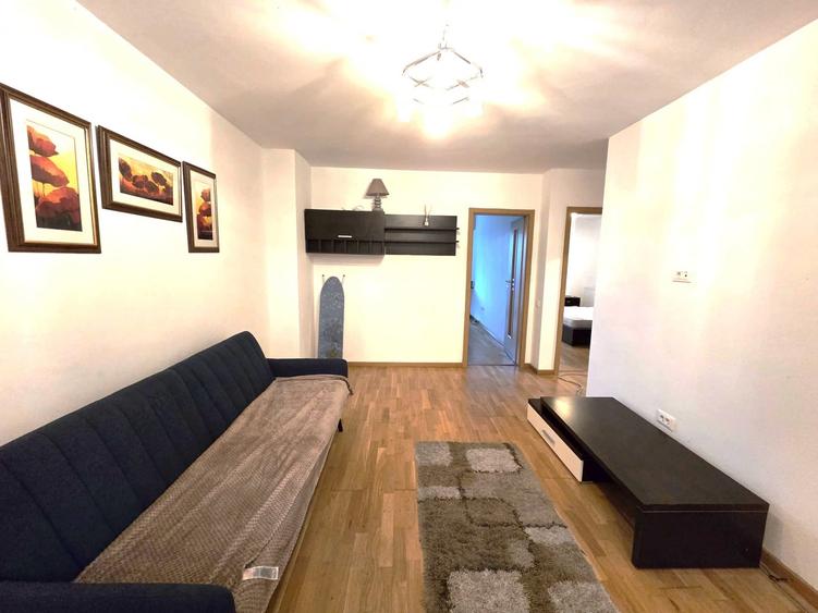 Apartament cu 3 camere semidecomandat, mobilat în Central