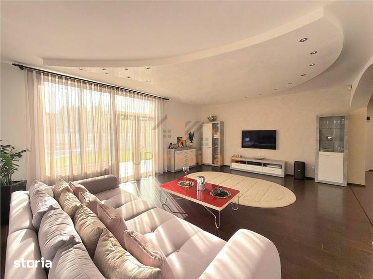 Casă cu 6 camere cu Teren 1178 Mp în Sânmartin