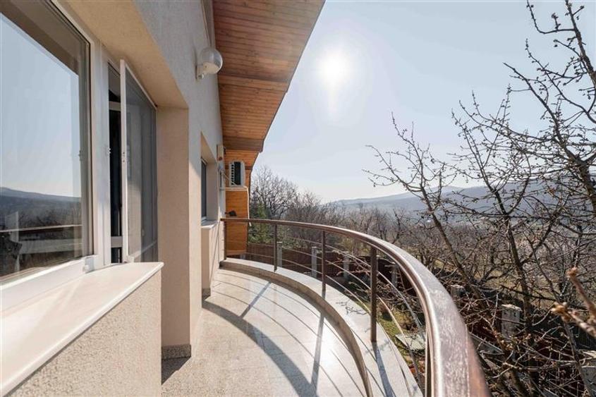 Casă individuală cu 7 camere cu Teren 1200 Mp în Tomești