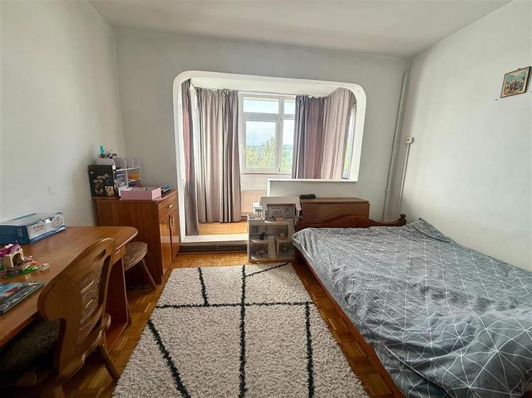 Apartament cu 2 camere decomandat în Podu Roș