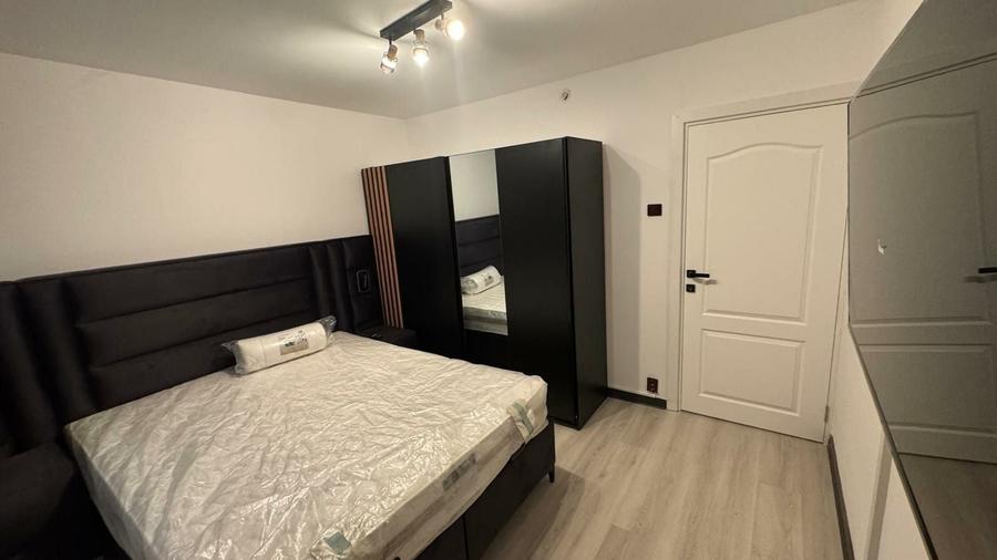 Apartament cu 3 camere decomandat în Apusului