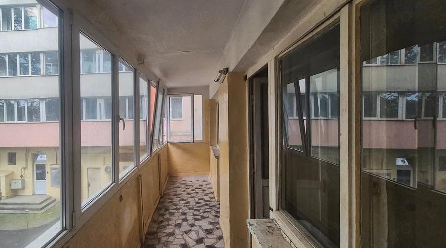 Apartament cu 3 camere semidecomandat în Lacul Tei