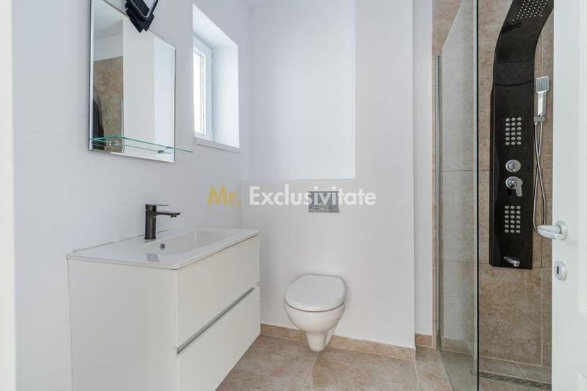 Apartament cu 3 camere semidecomandat în 1 Decembrie