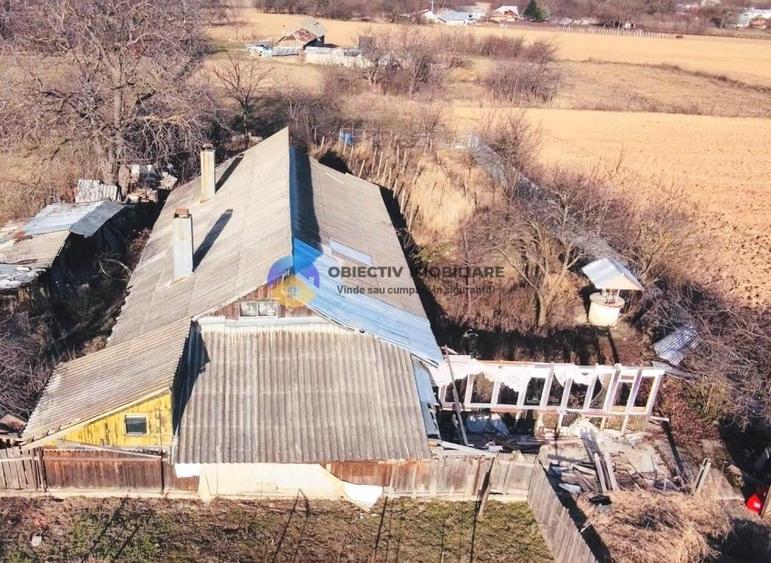 Casă cu 2 camere cu Teren 2040 Mp în Unghi